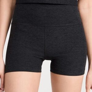 Beyond Yoga Women's Spacedye Keep Pace 3" Shorts size medium